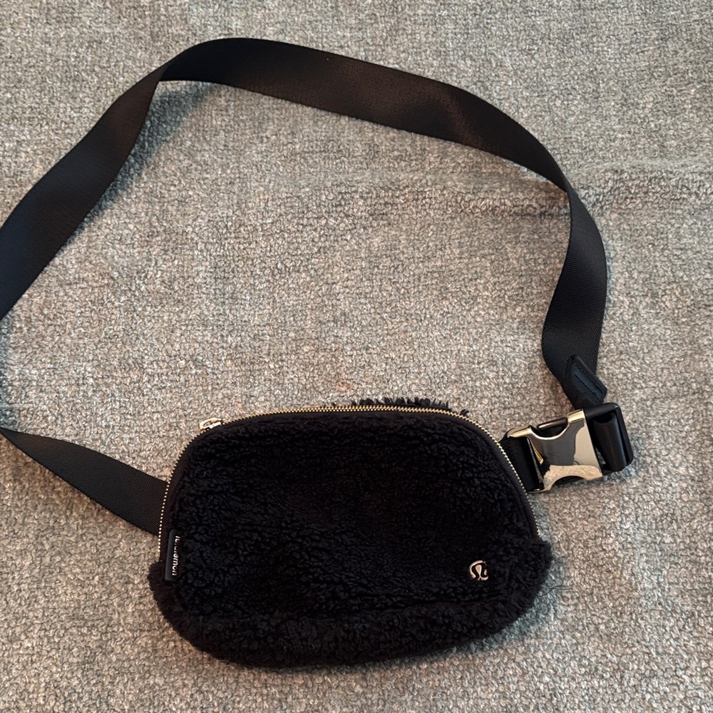 Lululemon Black Fleece Belt Bag